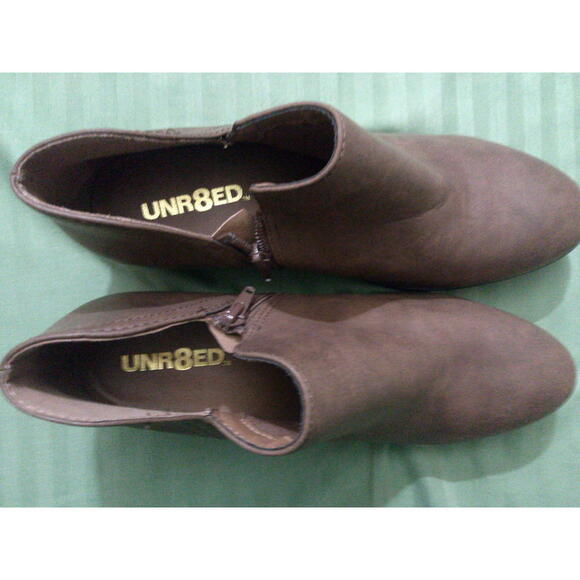 S3 - Chic Brown Ankle Booties with Zipper - UNR8ED - Picture 1 of 10
